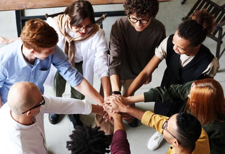Ein Unternehmen in der Zusammenarbeit als Team - Foto von fauxels from Pexels